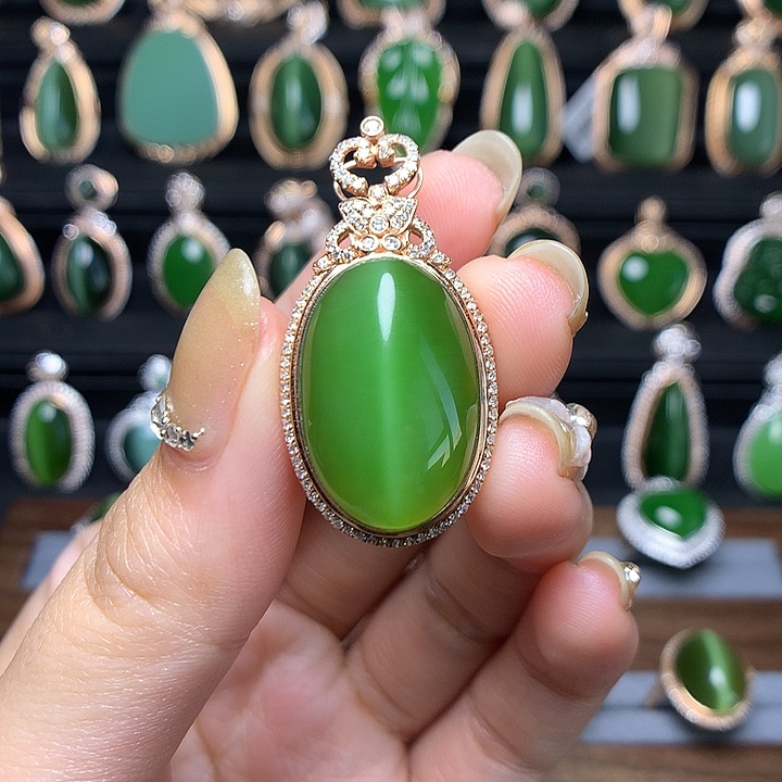 和田玉首饰18K金镶嵌