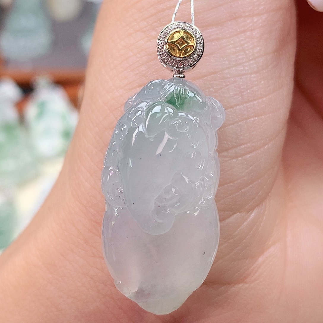 颈饰18K金镶嵌翡翠貔貅