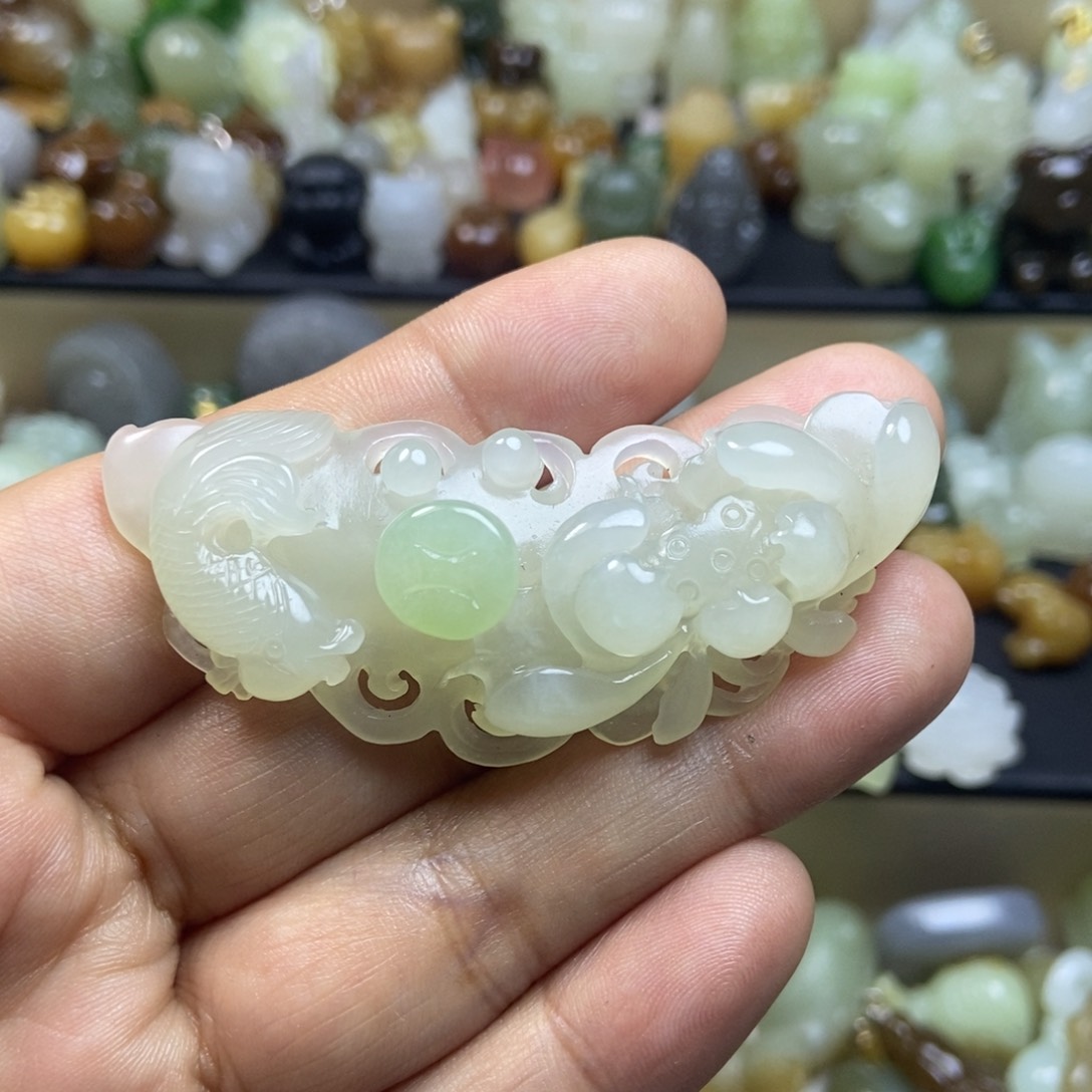 和田玉未镶嵌颈饰莹**～