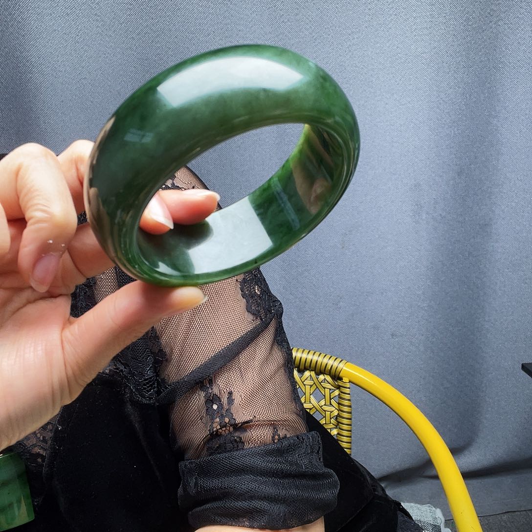 霞***和田玉未镶嵌手镯