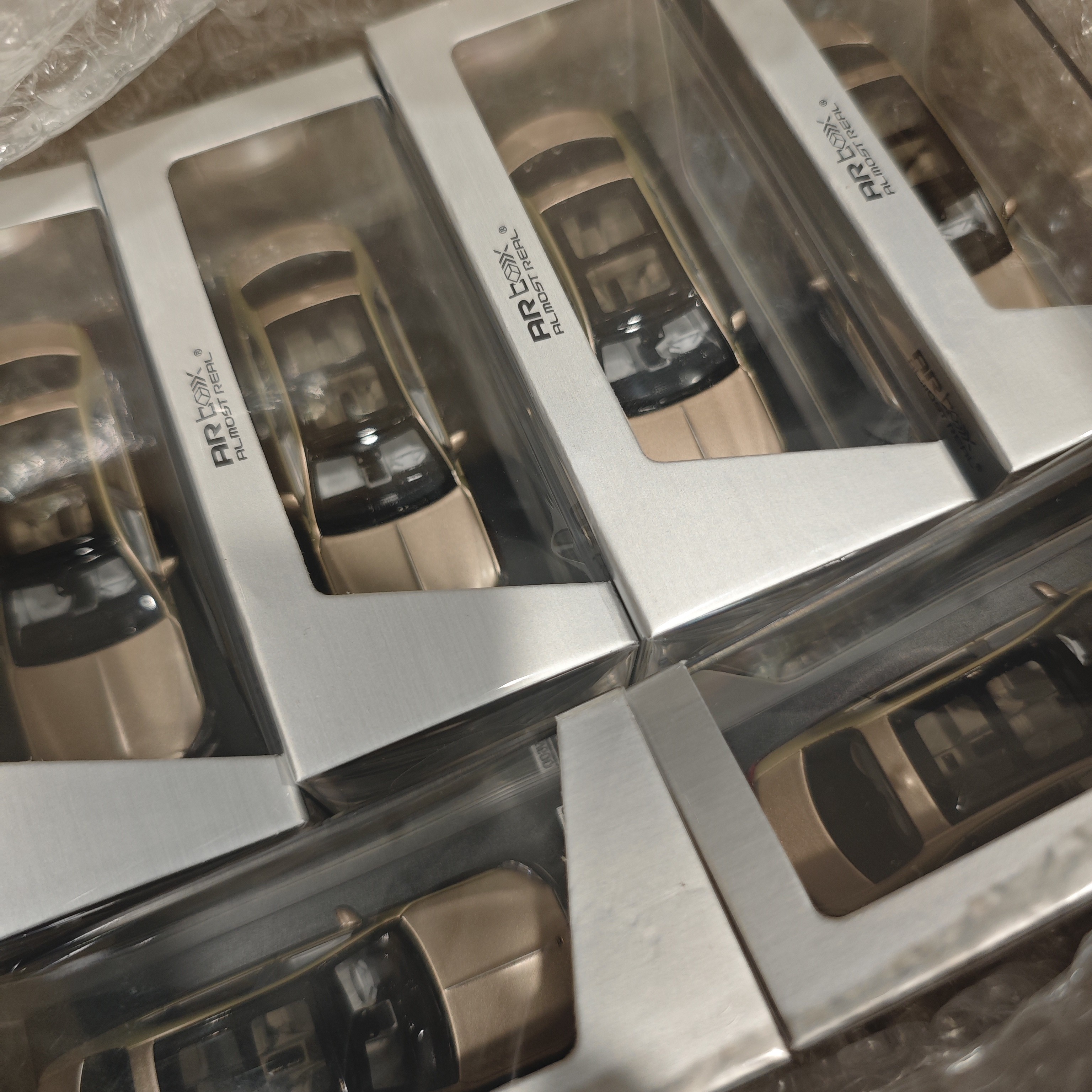 ar迈巴赫1比64金棕配色限量600台