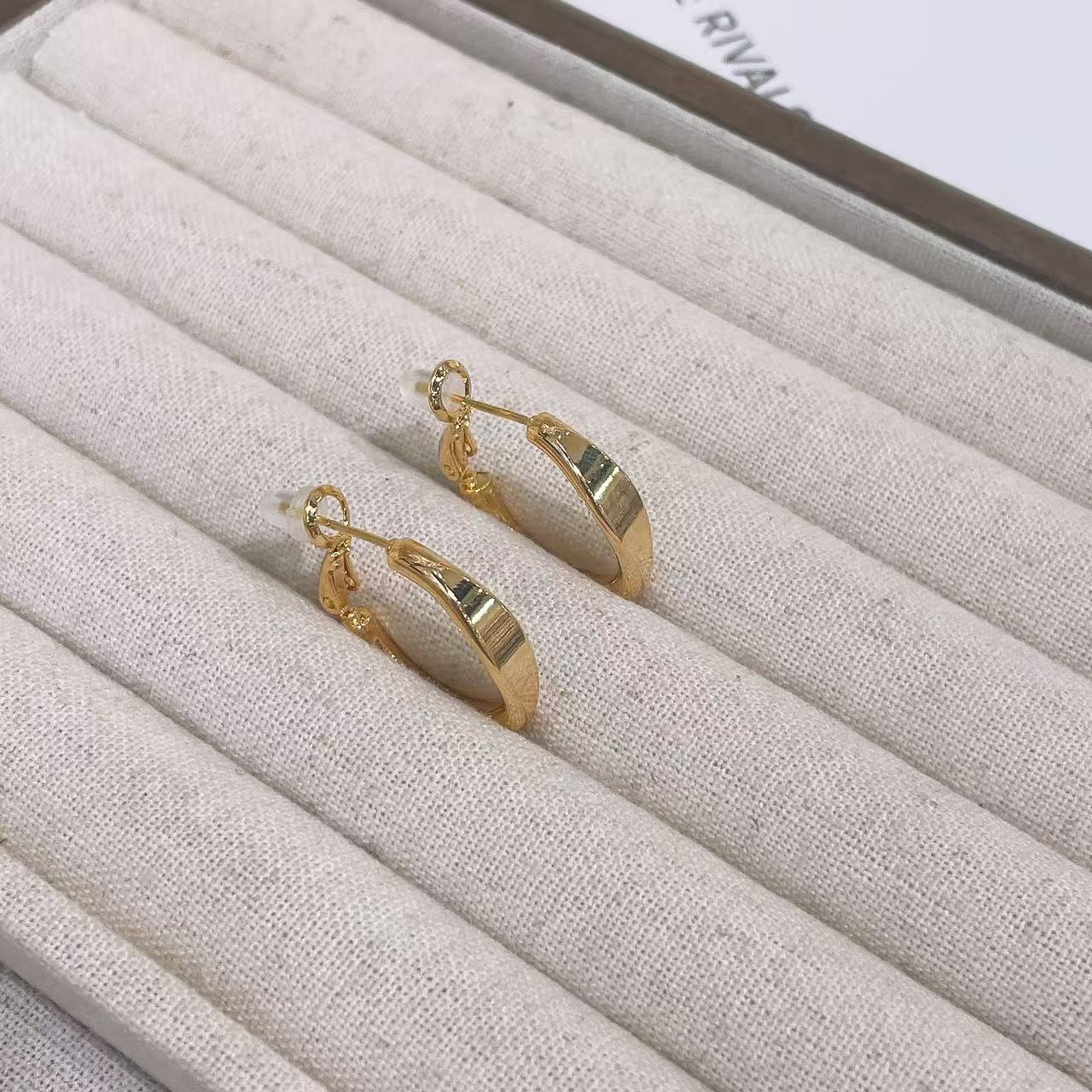 合金耳饰 贝姐同款~925银针轻奢百搭新款简约C字素圈耳环