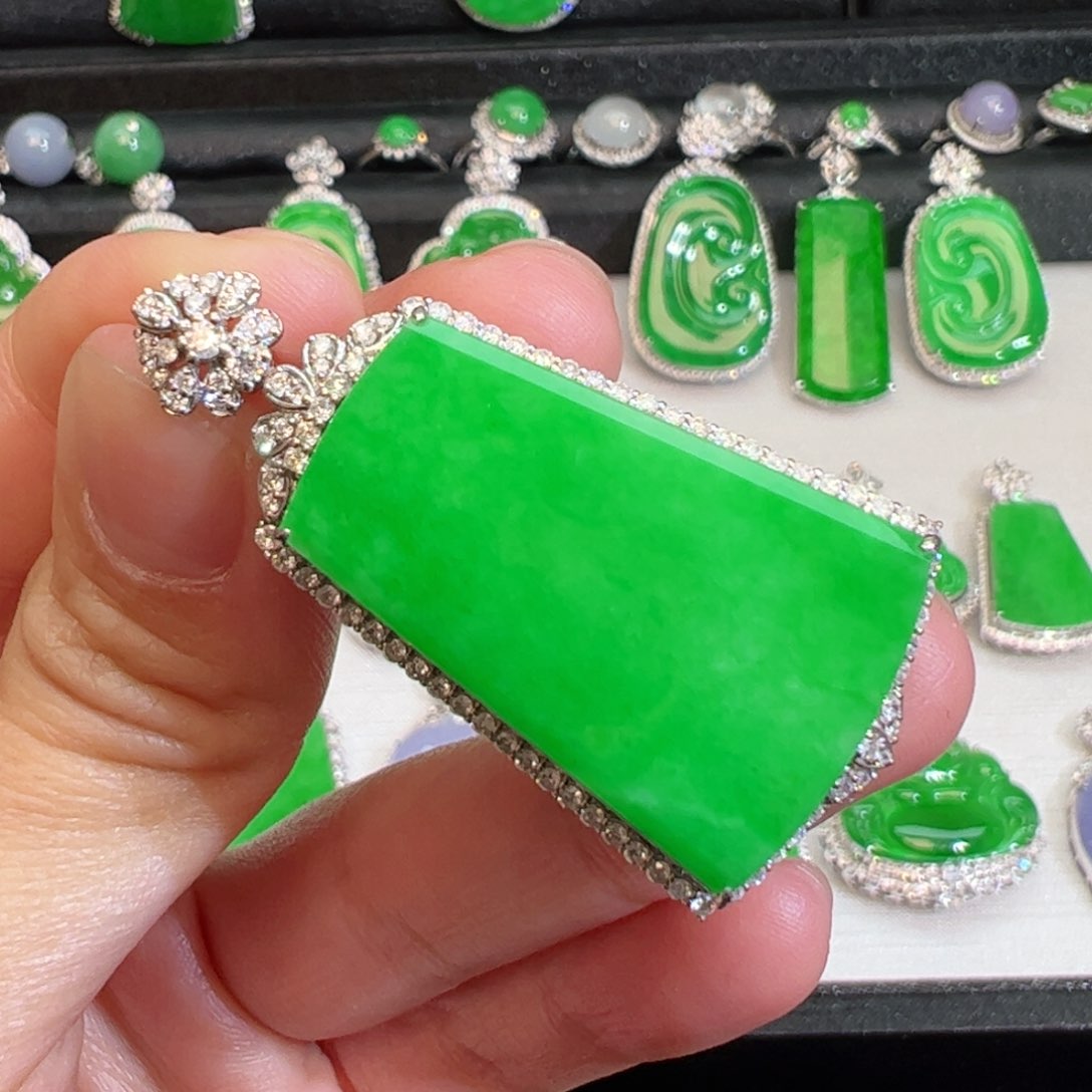 翡翠吊坠(不含链)18K金镶嵌