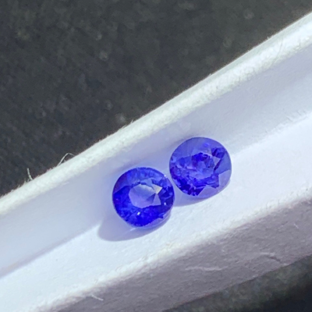 天然斯里兰卡皇家蓝色蓝宝石一对0.55克拉