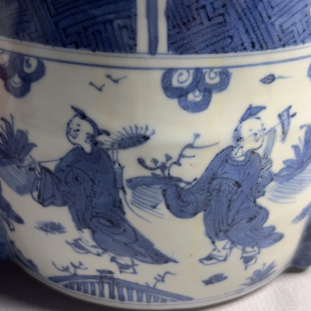 炉子老****青花香炉一个