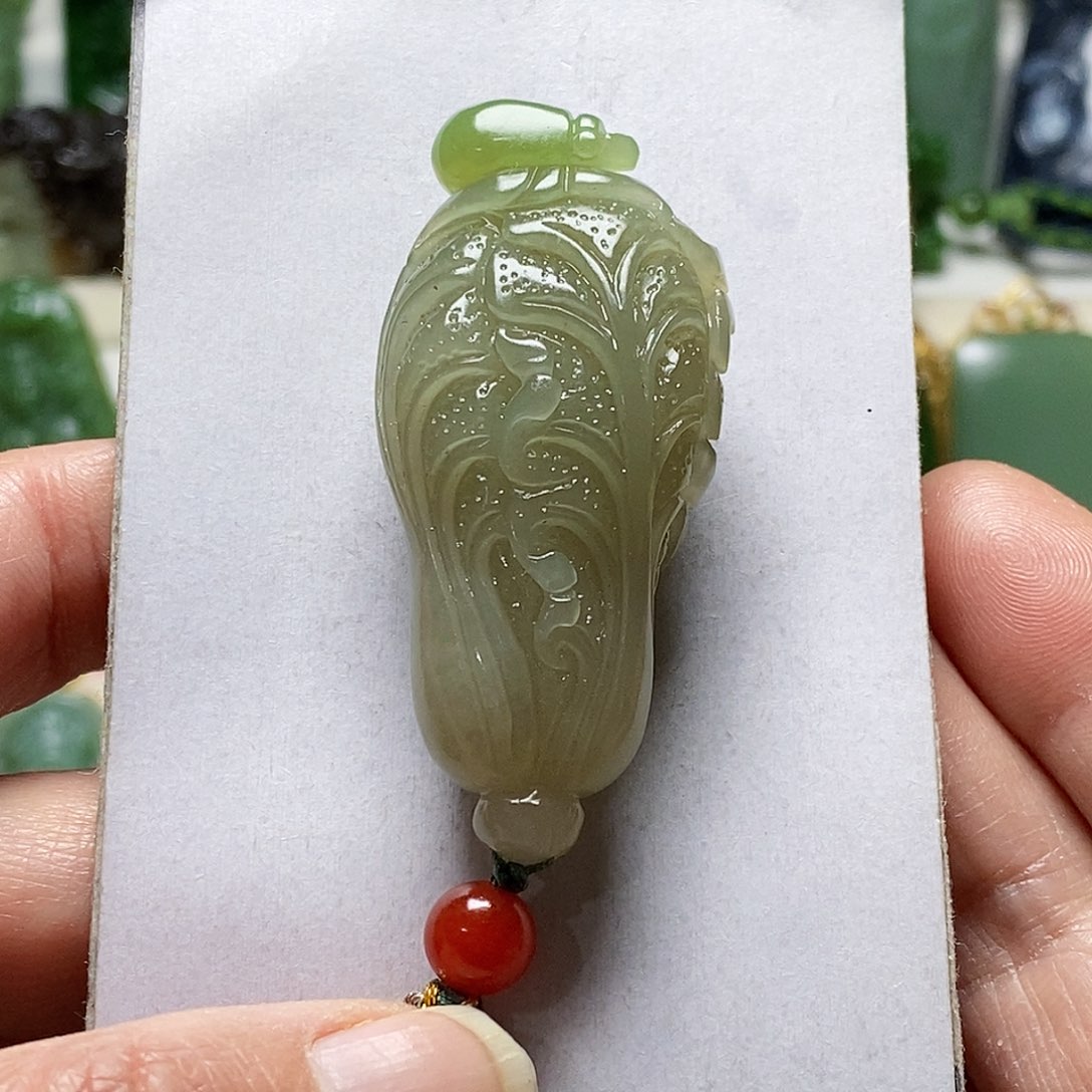 和田玉翠青颈饰未镶嵌