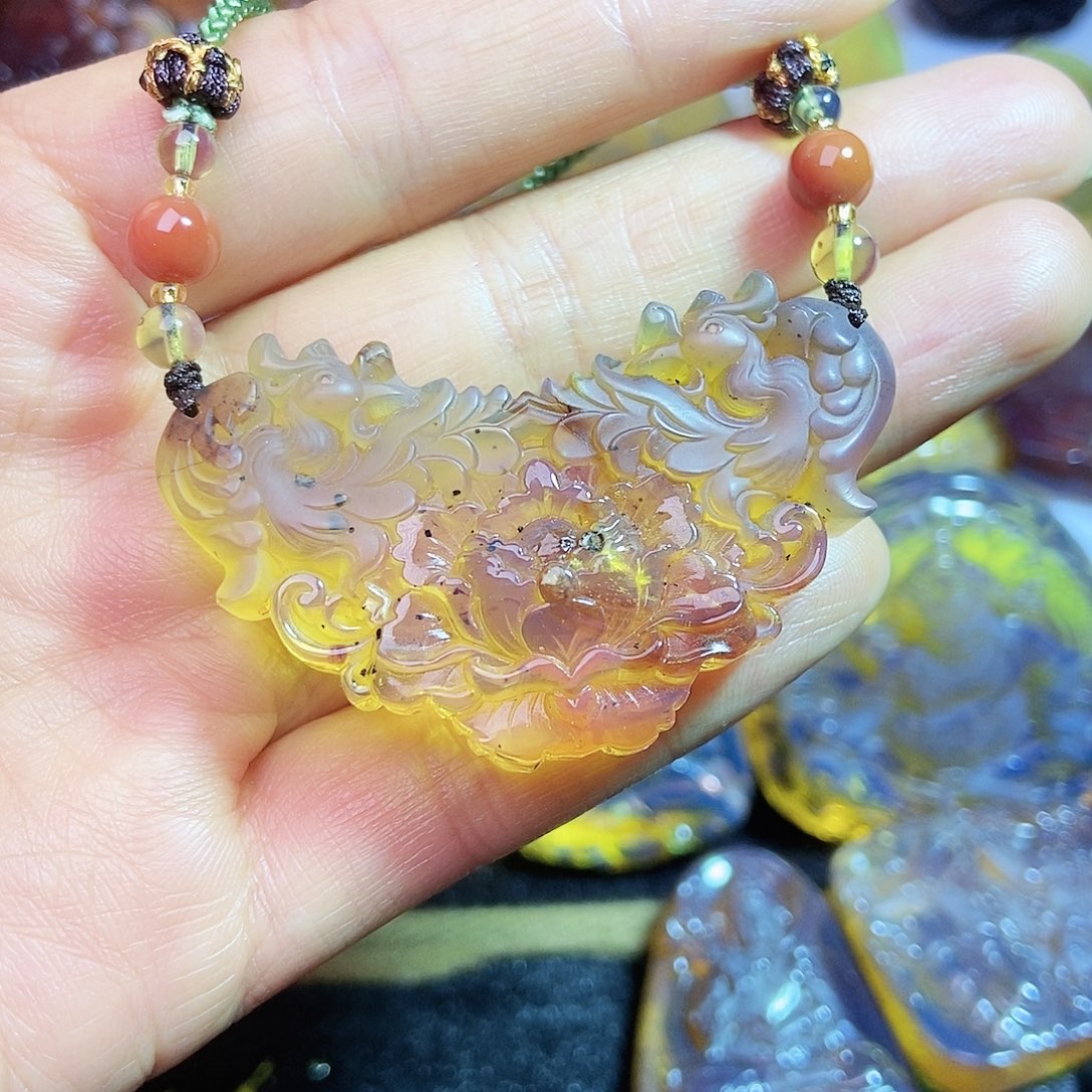 琥珀颈饰未镶嵌凤凰