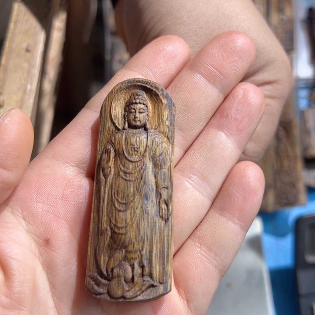 沉香吊坠白棋大日如来9.6克