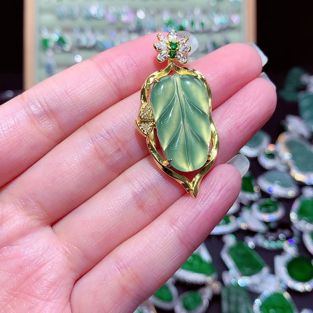 【闪购商品】翡翠吊坠(不含链)未镶嵌