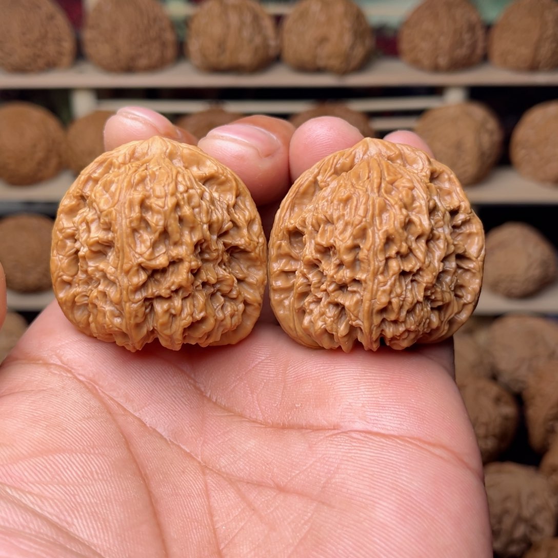 文玩核桃把件文玩核桃把件39尺南疆石