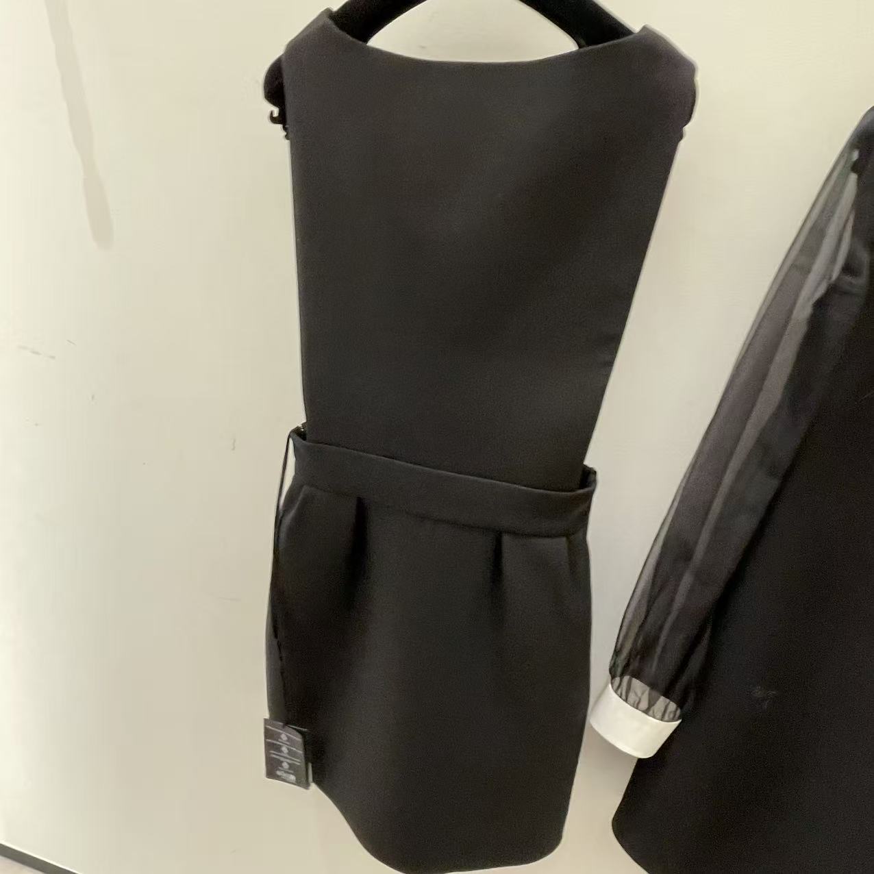 未使用 Valentino/华伦天奴 女款无袖冬季弹力时装气质连衣裙黑色