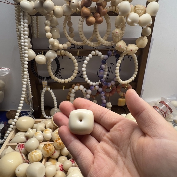 帖***儿菩提根/象牙果吊坠象牙果原果雕刻藏扣2.4+