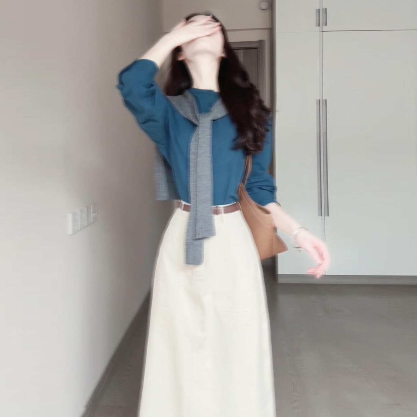 高级感穿搭半身连衣裙子女夏新款早初秋蓝色长袖衬衫两件套装6258