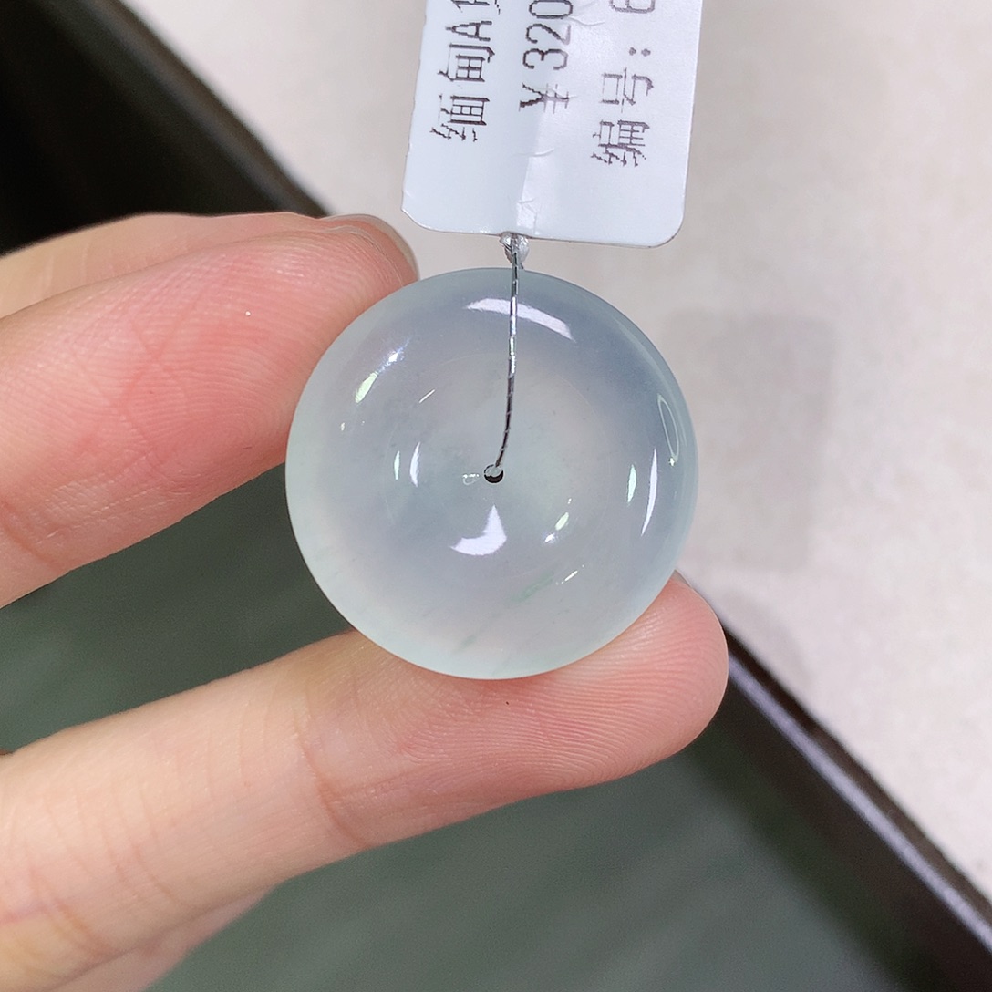 翡翠未镶嵌颈饰扣