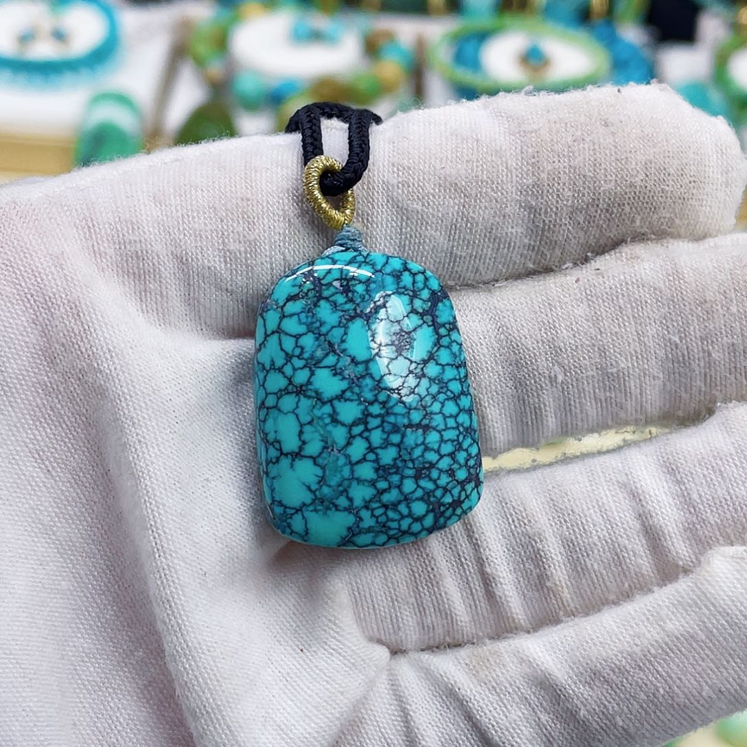 绿松石未镶嵌颈饰