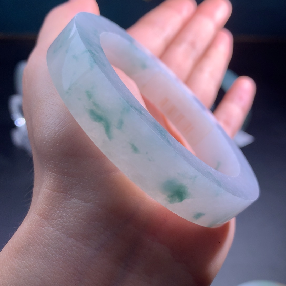 未镶嵌特价大漏冰飘花定制翡翠仙**?