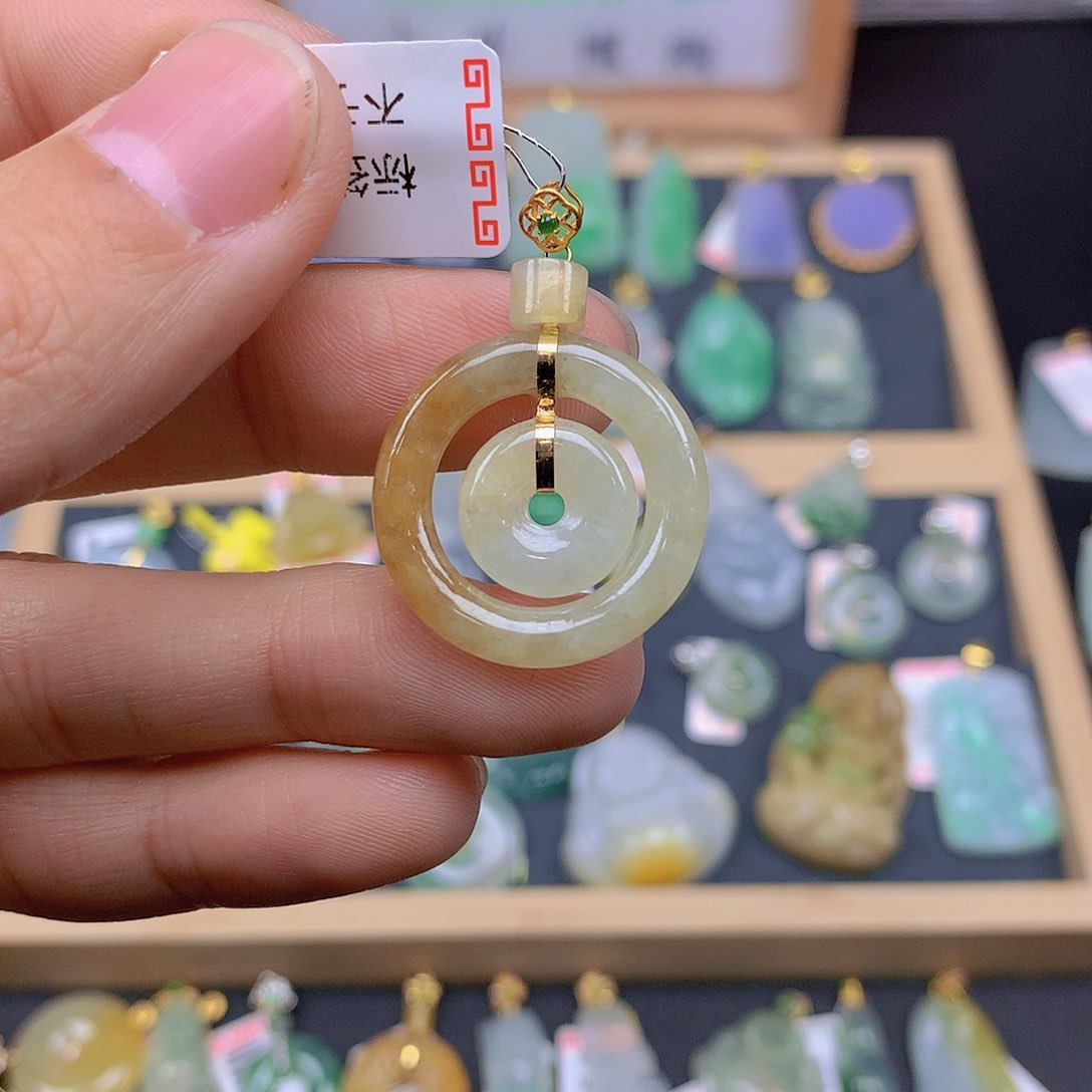 翡翠颈饰18K金镶嵌翡翠