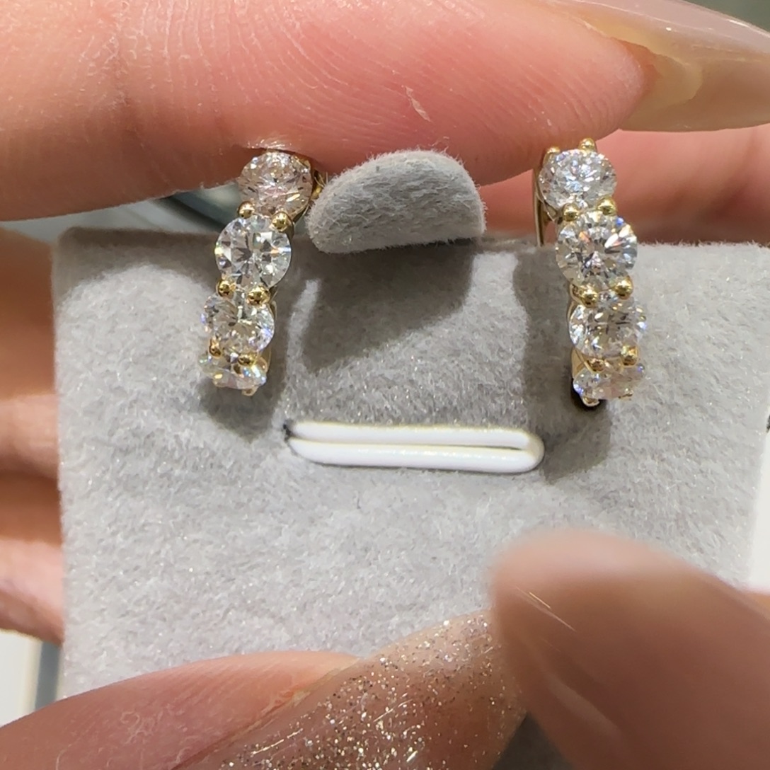 耳饰18K金镶嵌实验室培育钻石四公主耳扣