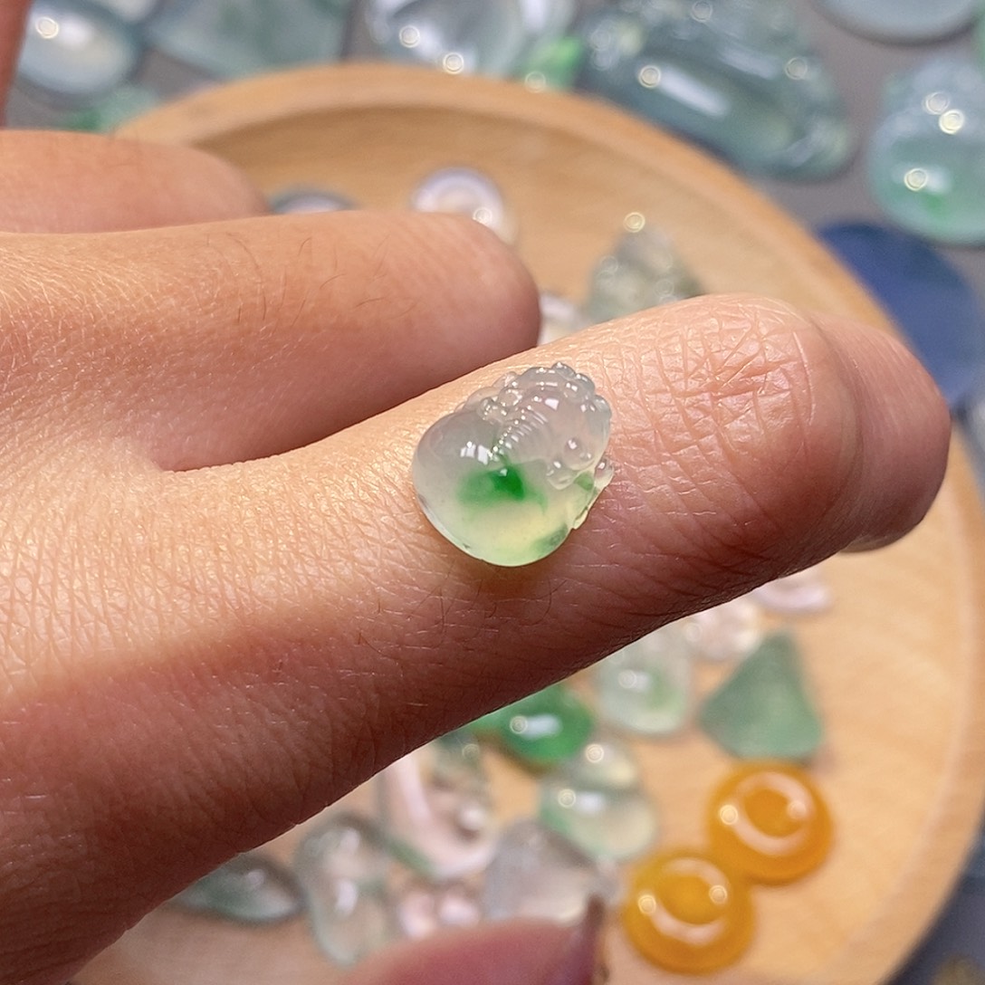 翡翠颈饰未镶嵌翡翠