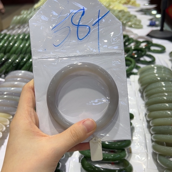 和田玉未镶嵌手镯和田玉