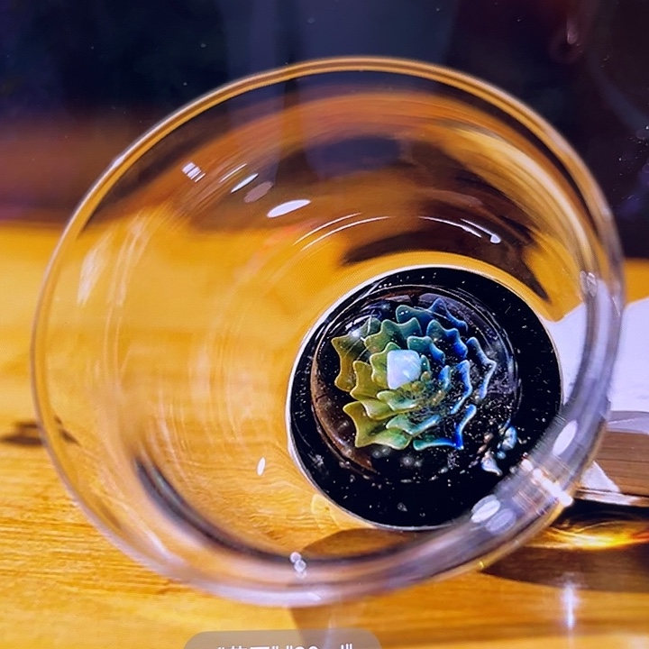 玉见 花开压手杯 