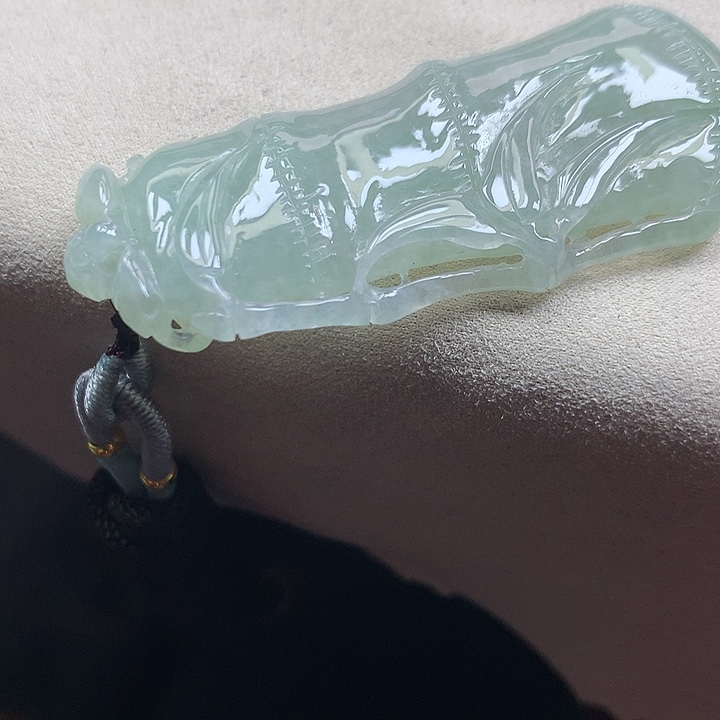 翡翠颈饰未镶嵌吊坠