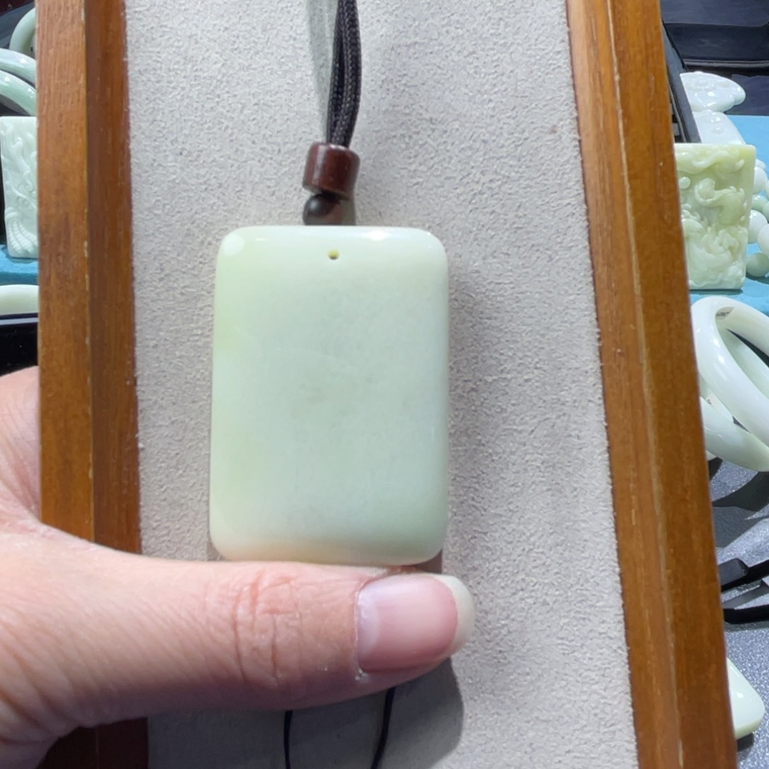 蓝田玉（蛇纹石化大理石玉）颈饰未镶嵌溪*