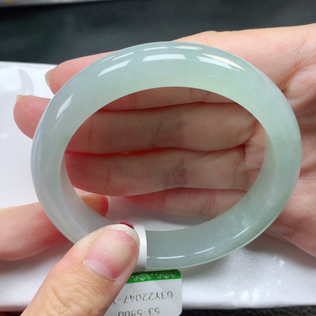 翡翠手镯未镶嵌53圈口葡萄肉