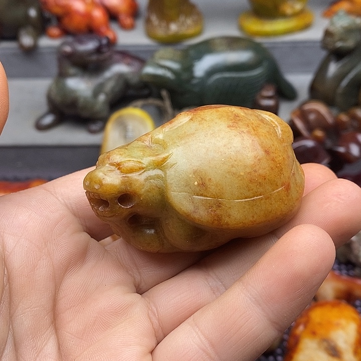 未镶嵌蛇纹石玉颈饰