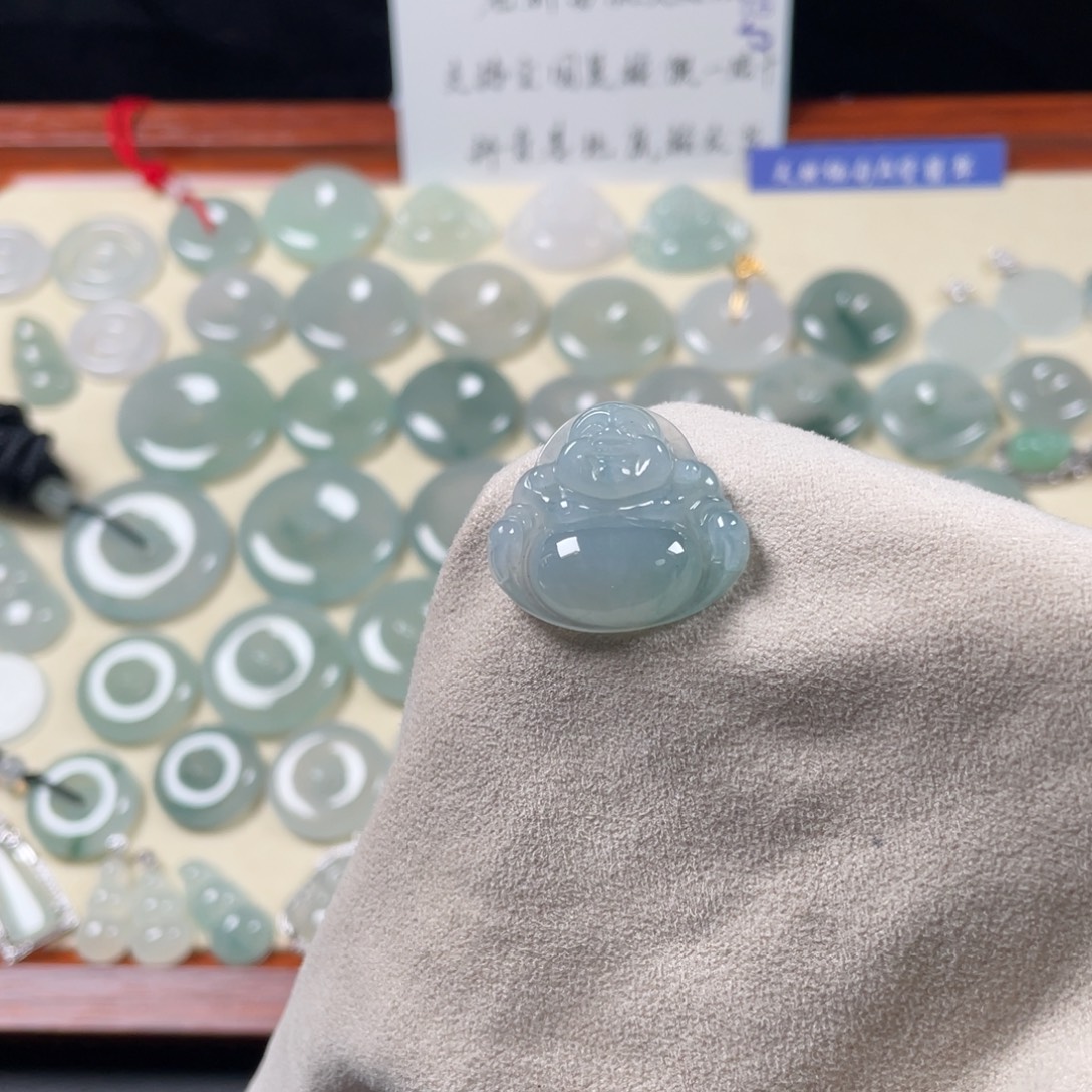 翡翠未镶嵌颈饰45678886567888