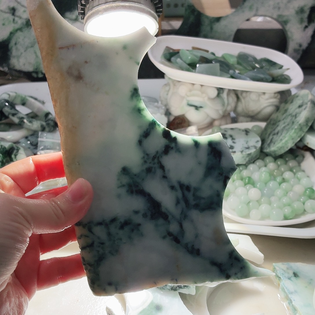 翡翠未镶嵌颈饰边角料