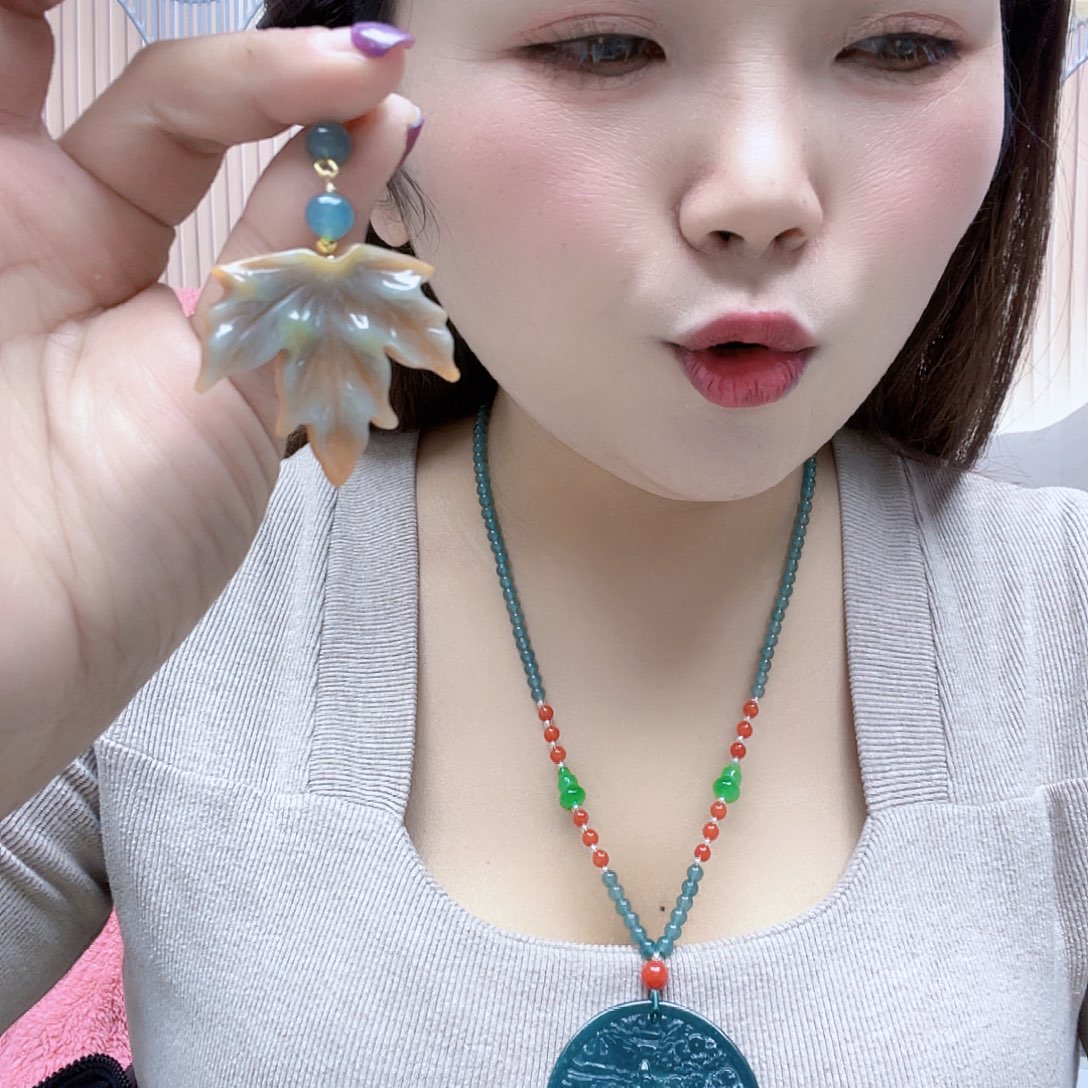 蝌***呀翡翠未镶嵌颈饰耳环