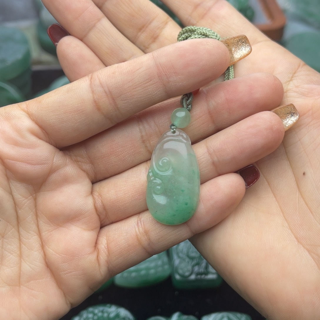 石英质玉颈饰未镶嵌