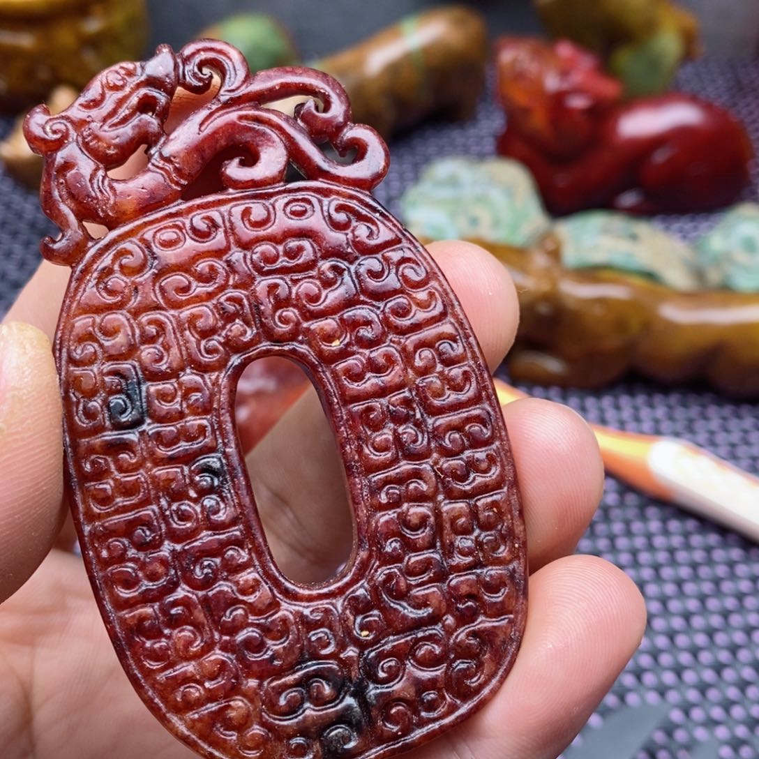 蛇纹石玉颈饰未镶嵌