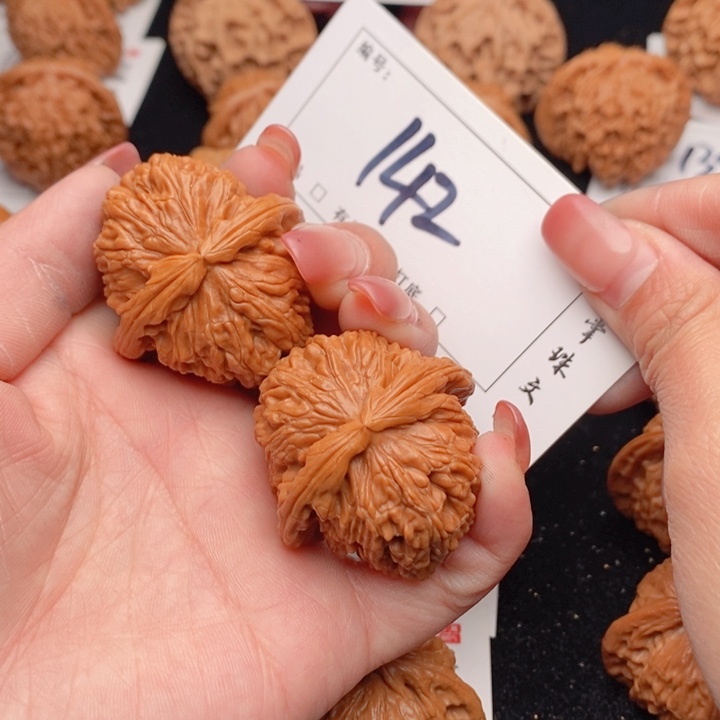 文玩核桃吊坠39白狮子142