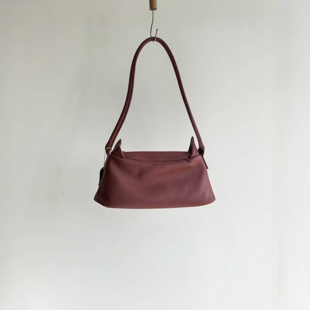 019复古时尚单肩手提腋下皮法棍包