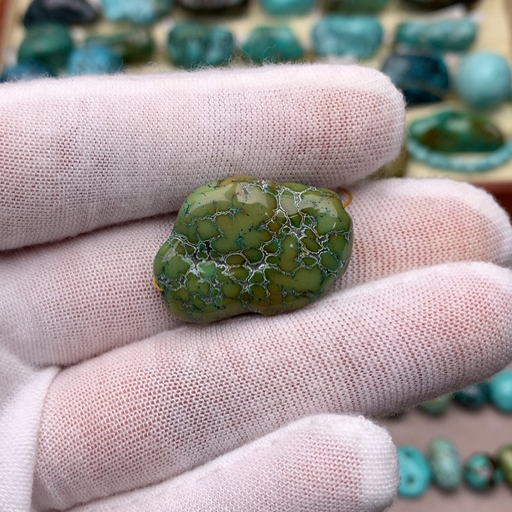 绿松石未镶嵌珠宝奇石