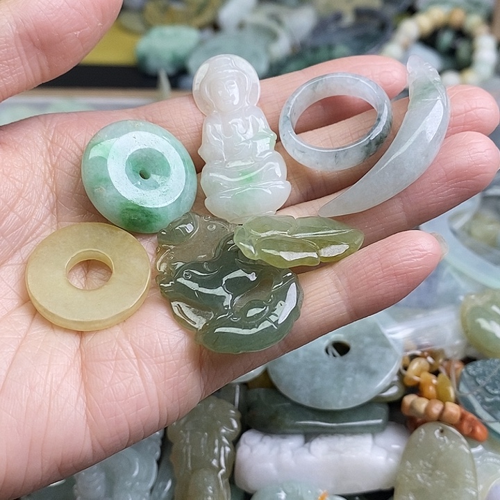 禾***未翡翠未镶嵌颈饰天然翡翠