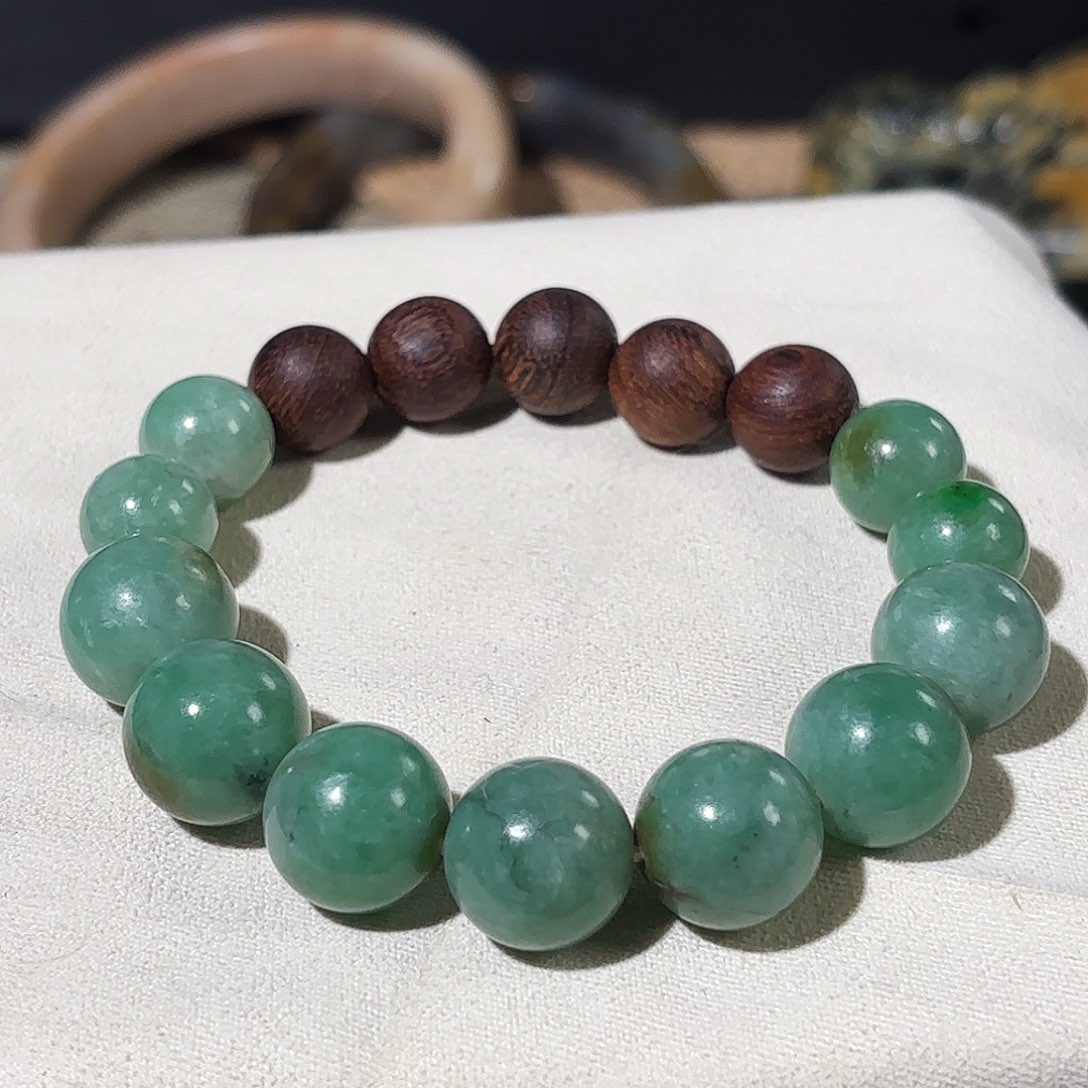 翡翠未镶嵌颈饰复古绿