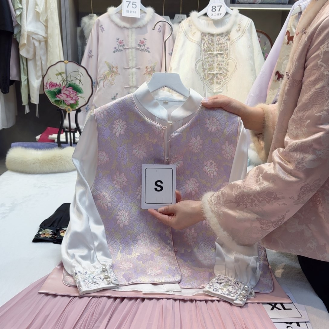 虫***虫非遗传承人的精神风貌