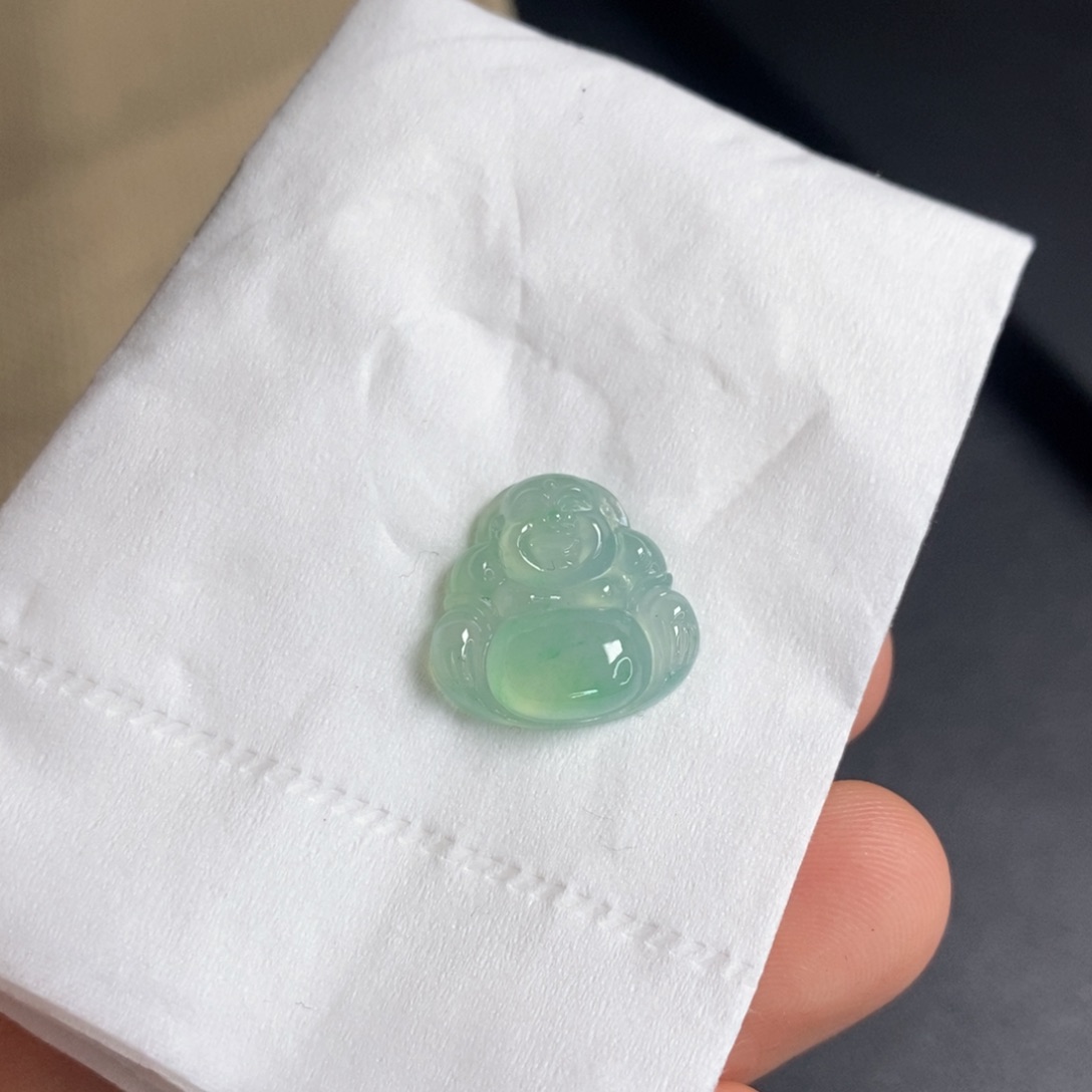 翡翠未镶嵌颈饰佛公