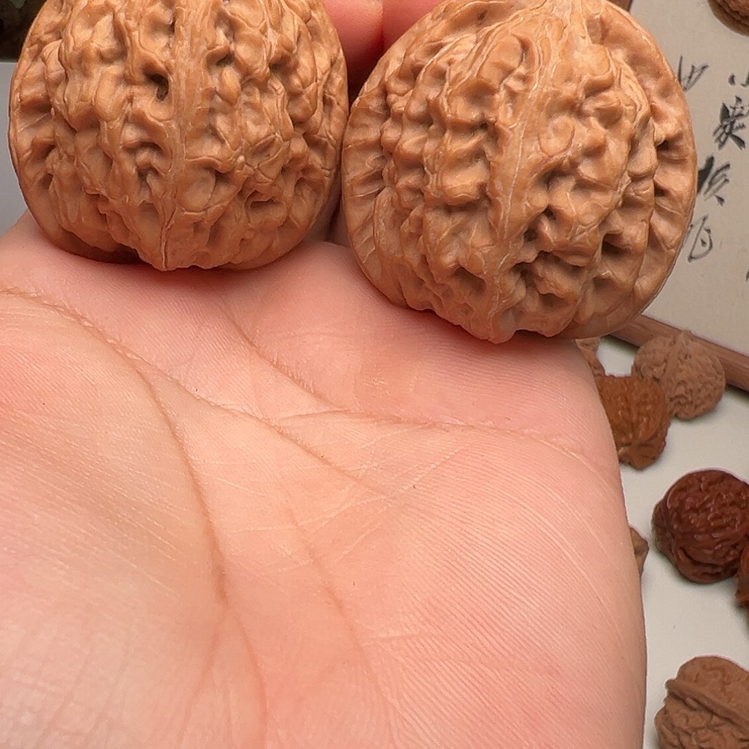 董***斌文玩核桃吊坠红锦鲤