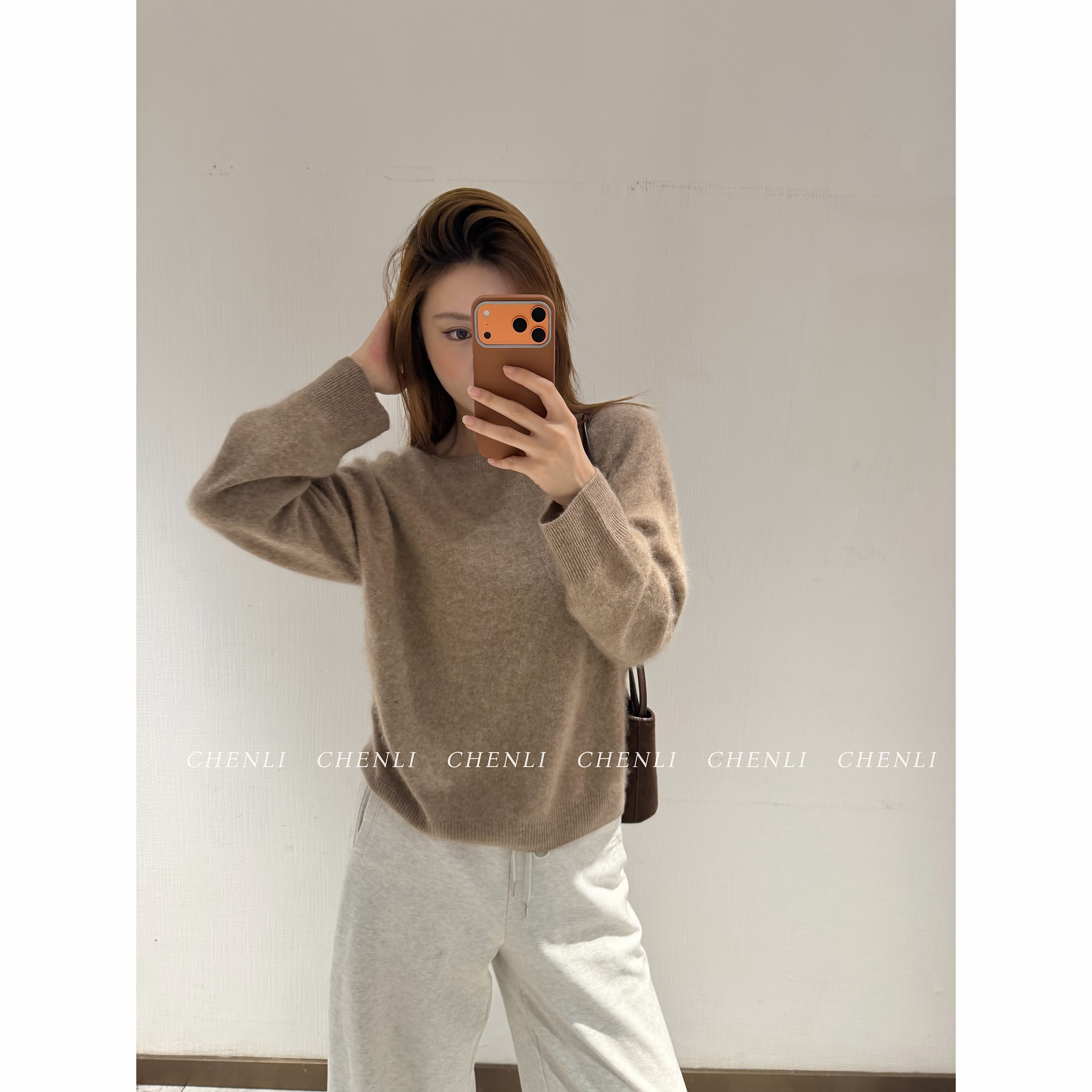 圆领拉绒羊绒无缝一体针织衫女士秋冬软糯慵懒纯色百搭上衣