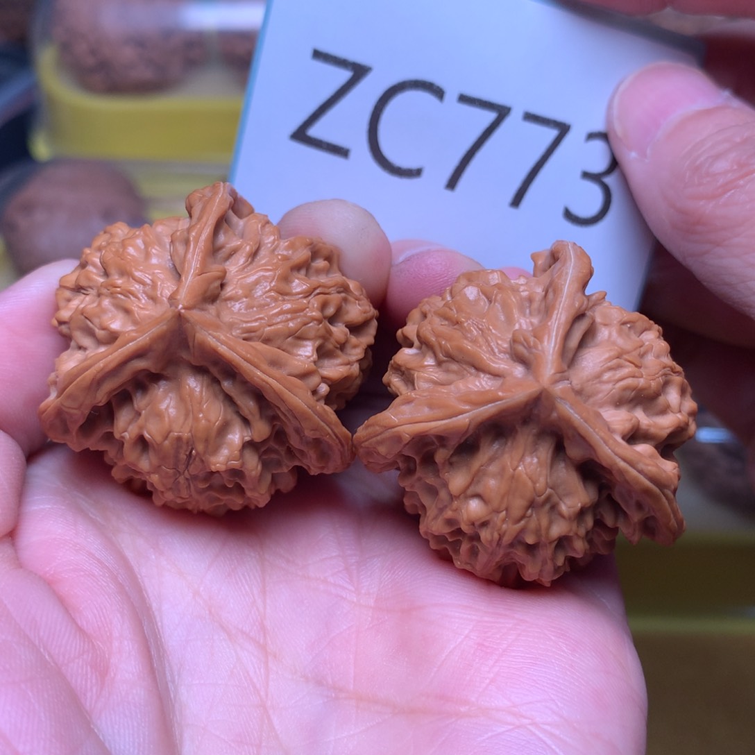 文玩核桃把件盘山球本38