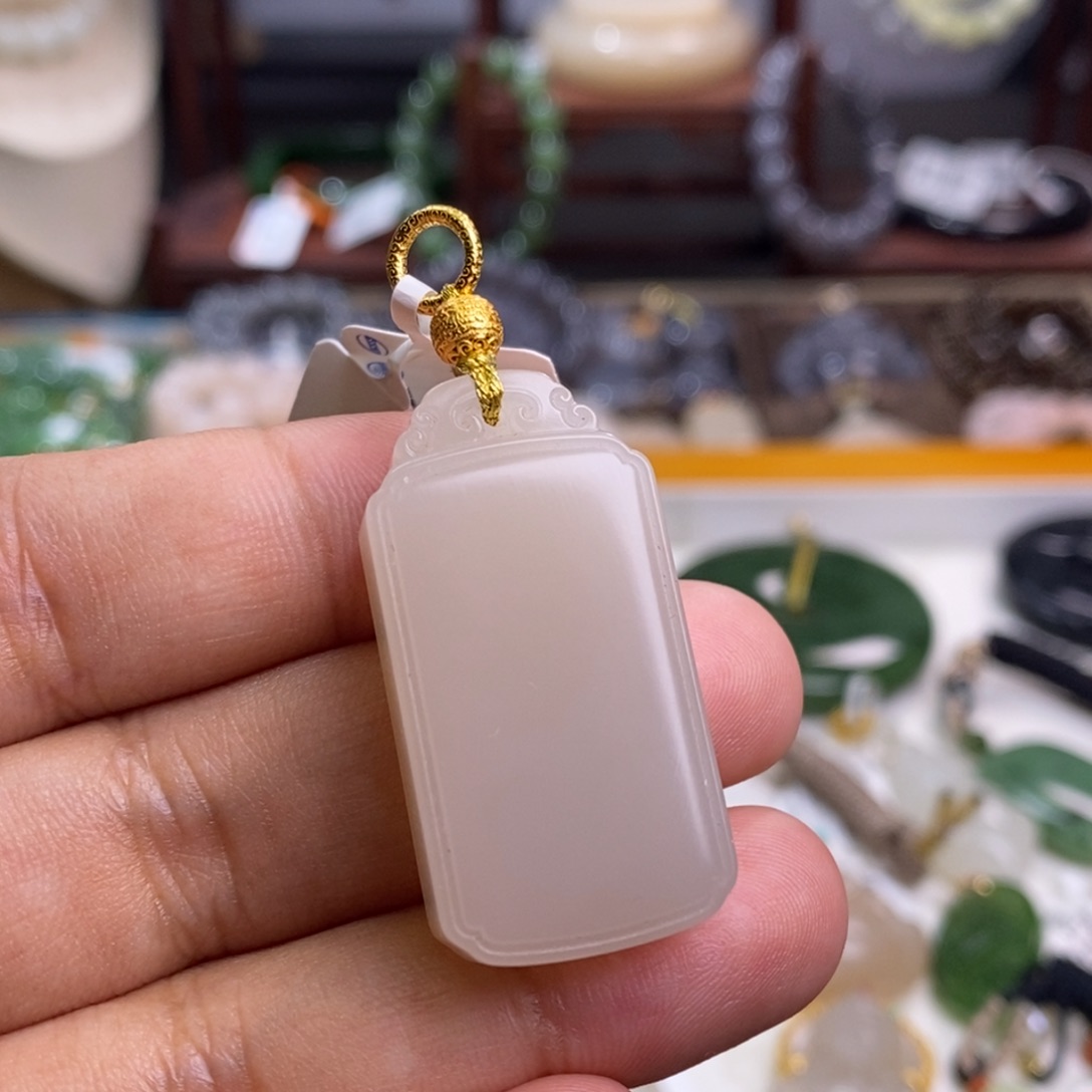 和田玉精品老矿料熟藕粉羊脂级红粉无事牌吊坠未镶嵌