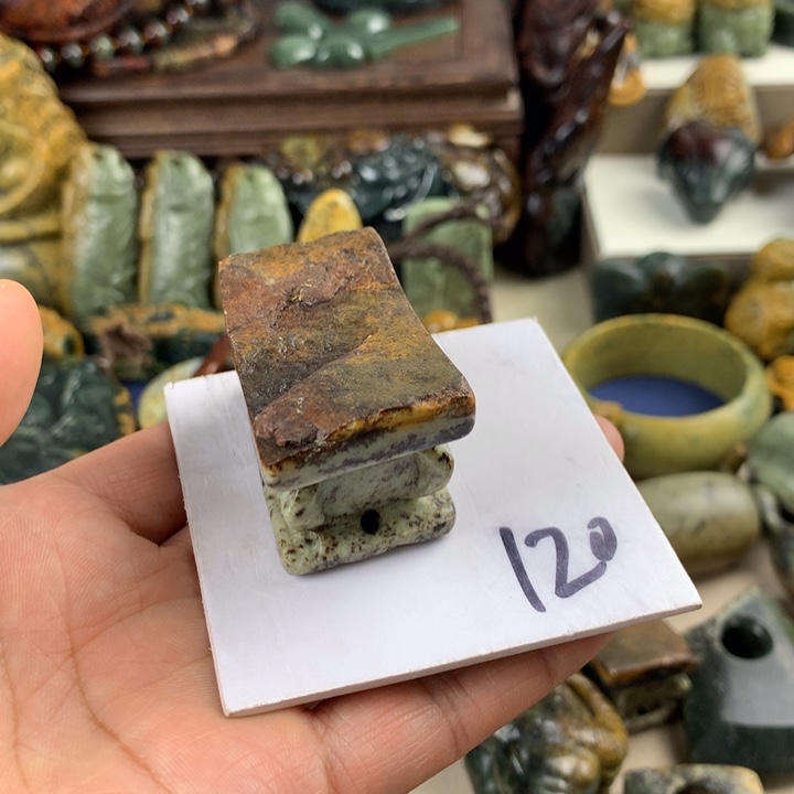 岫岩河磨玉（透闪石质玉）手把件未镶嵌