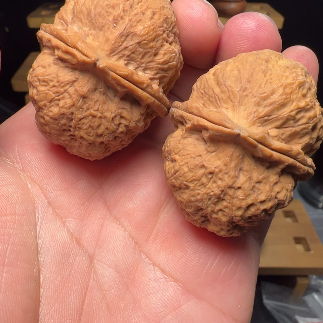 文玩核桃吊坠玫瑰红石铫44mm