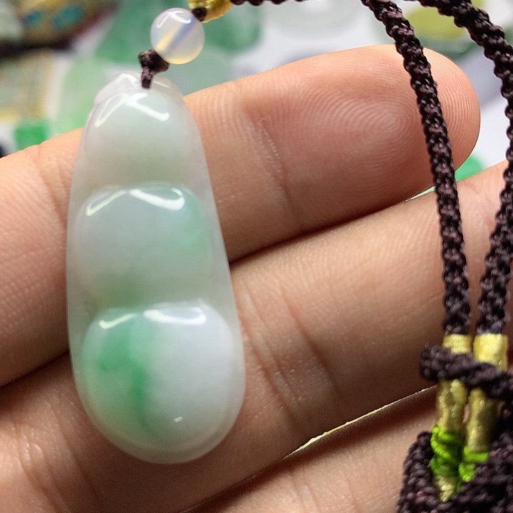 林***装翡翠未镶嵌吊坠(赠链)