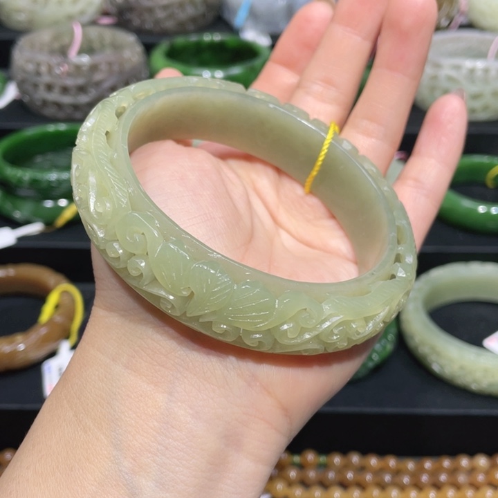 和田玉手镯66圈口 编号1未镶嵌