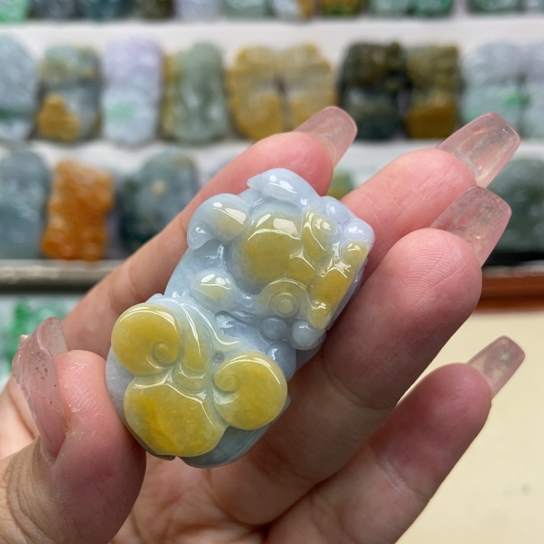 p***p翡翠未镶嵌吊坠(赠链)